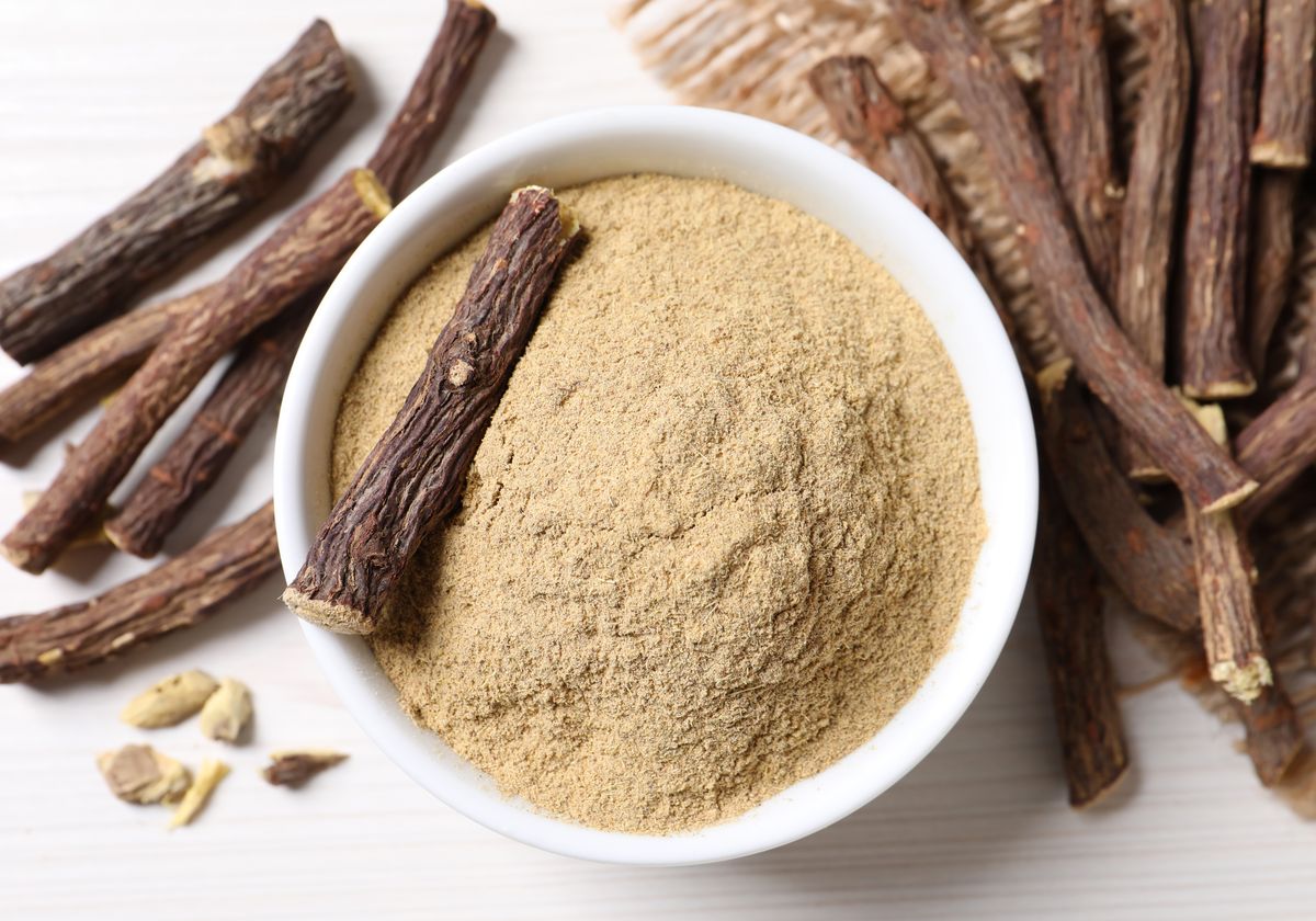 Licorice root and milled root powder